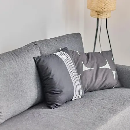 Zentral Und Ruhig Netflix Balkon Parkplatz شقة بروشسال