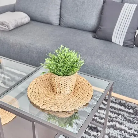Zentral Und Ruhig Netflix Balkon Parkplatz * بروشسال