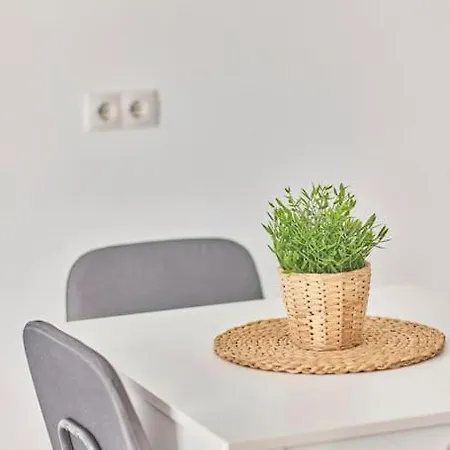 Zentral Und Ruhig Netflix Balkon Parkplatz